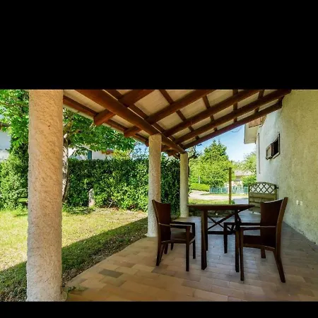 Casa de Férias Villetta Con Portico E Giardino *