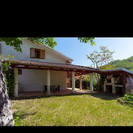 Villetta Con Portico E Giardino Fanano